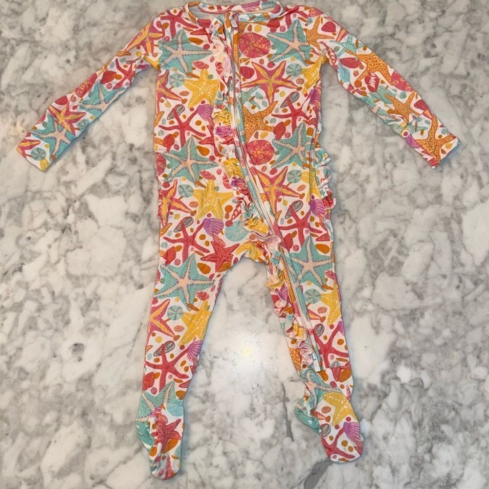 POSH PEANUT RUFFLED BEACHY STARFISH ZIPPER FOOTIE 3/6M